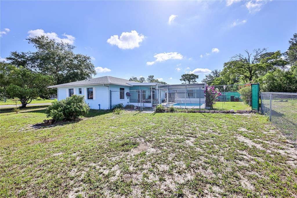 For Sale: $285,000 (3 beds, 2 baths, 1356 Square Feet)