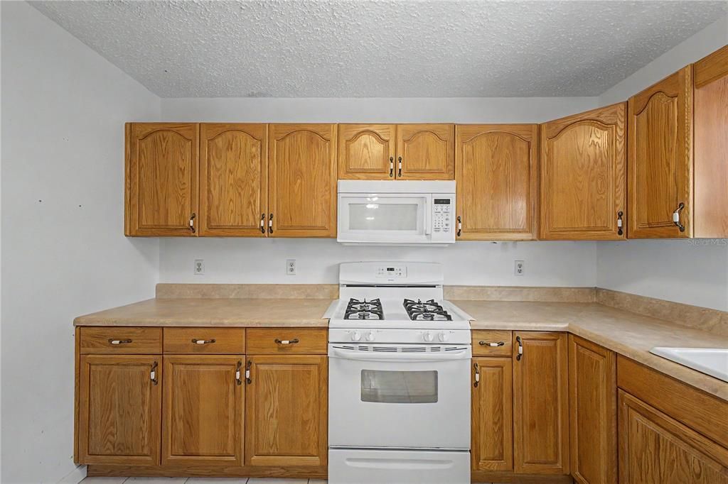 For Sale: $285,000 (3 beds, 2 baths, 1356 Square Feet)