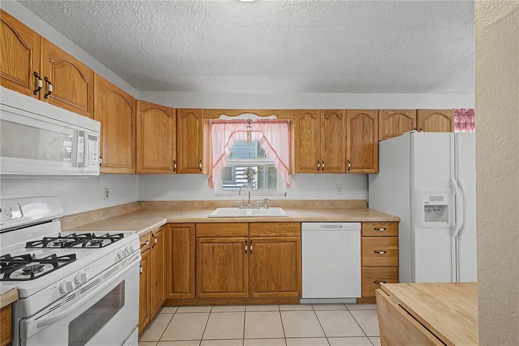 For Sale: $285,000 (3 beds, 2 baths, 1356 Square Feet)
