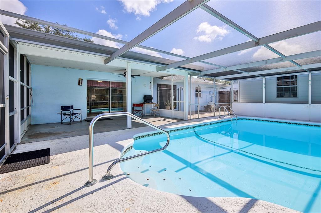 For Sale: $285,000 (3 beds, 2 baths, 1356 Square Feet)