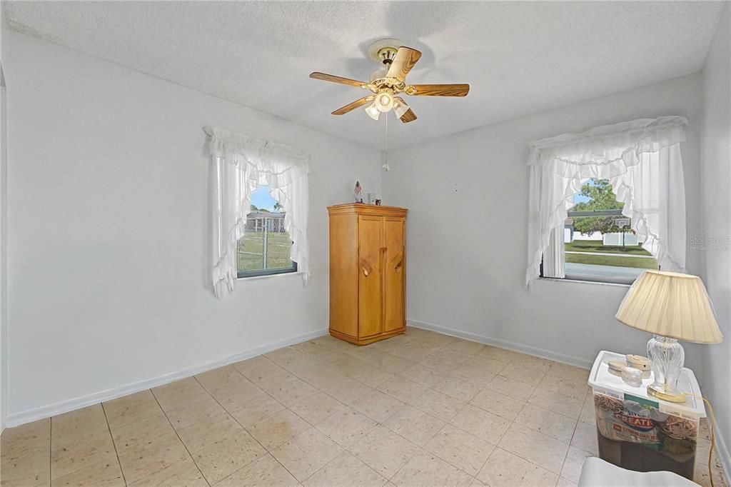 For Sale: $285,000 (3 beds, 2 baths, 1356 Square Feet)