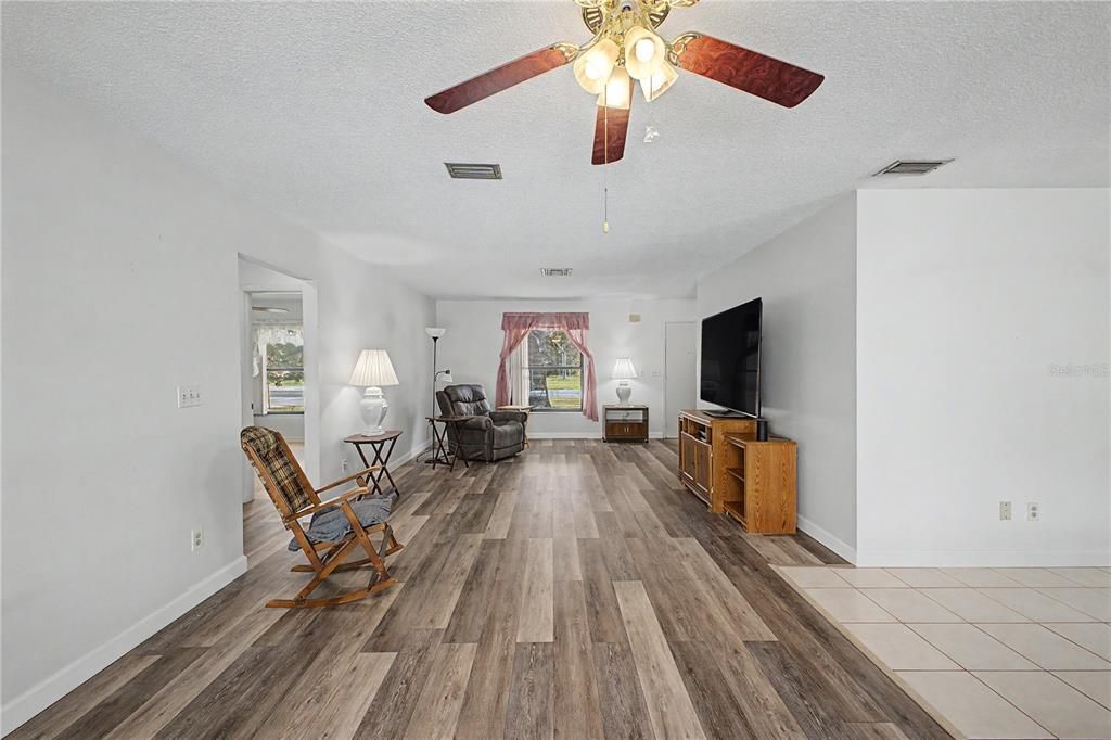 For Sale: $285,000 (3 beds, 2 baths, 1356 Square Feet)