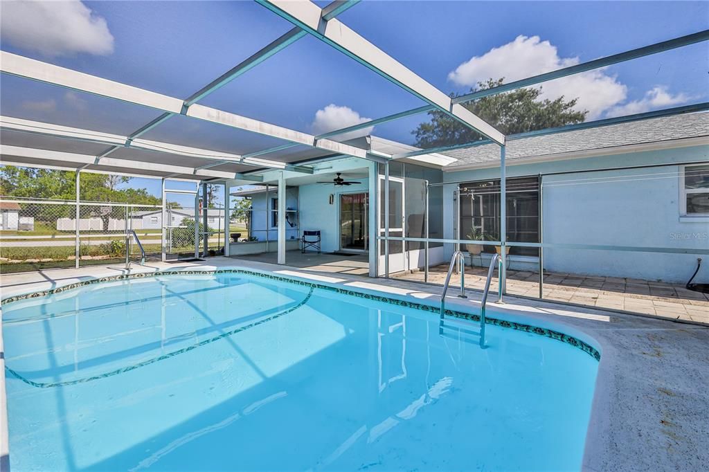 For Sale: $285,000 (3 beds, 2 baths, 1356 Square Feet)