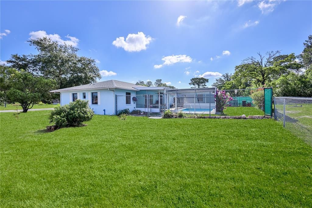 For Sale: $285,000 (3 beds, 2 baths, 1356 Square Feet)