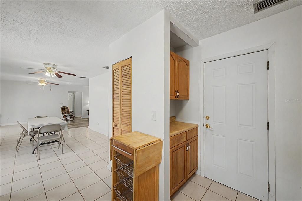 For Sale: $285,000 (3 beds, 2 baths, 1356 Square Feet)