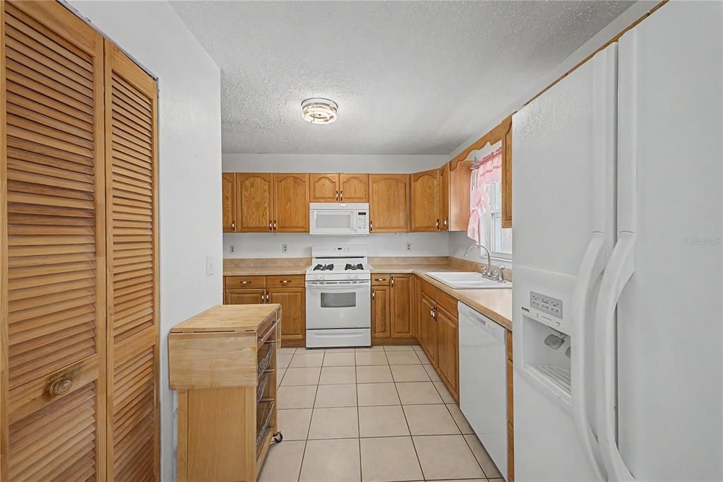 For Sale: $285,000 (3 beds, 2 baths, 1356 Square Feet)