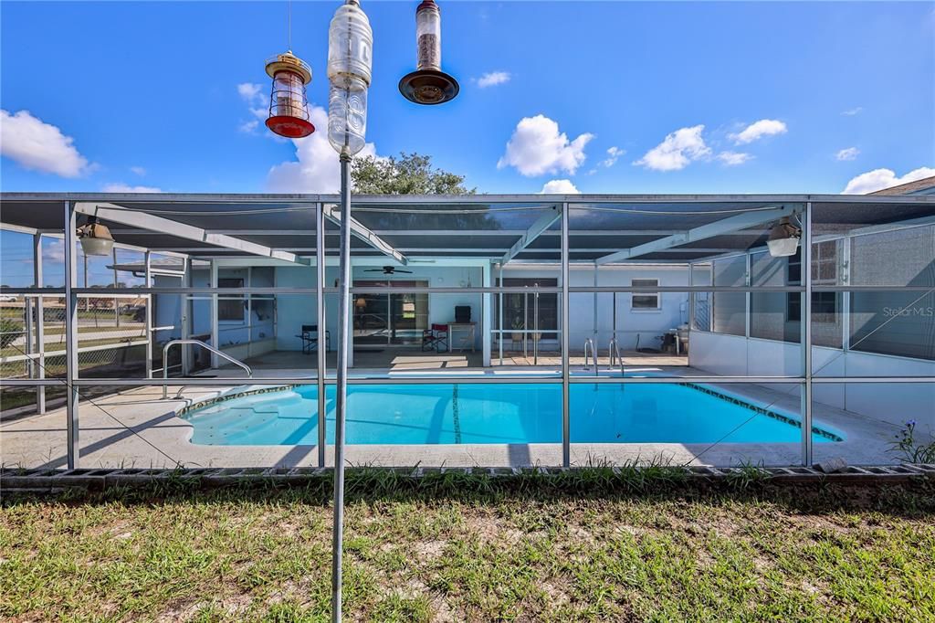 For Sale: $285,000 (3 beds, 2 baths, 1356 Square Feet)