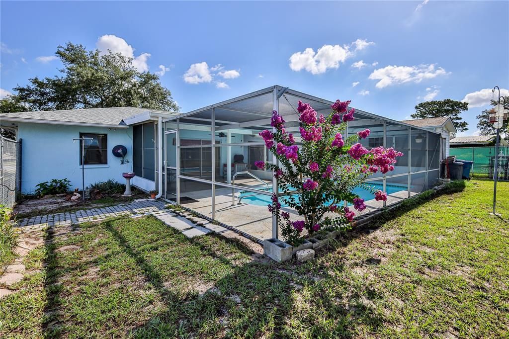For Sale: $285,000 (3 beds, 2 baths, 1356 Square Feet)