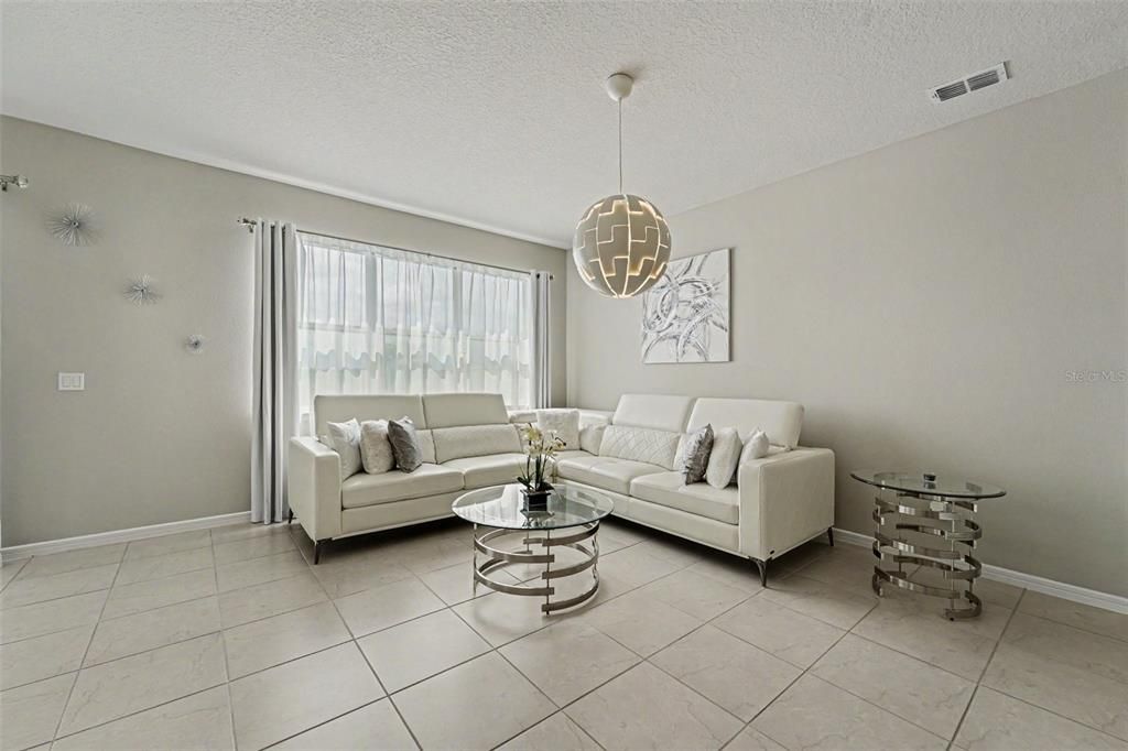 En Venta: $432,000 (3 camas, 2 baños, 1701 Pies cuadrados)