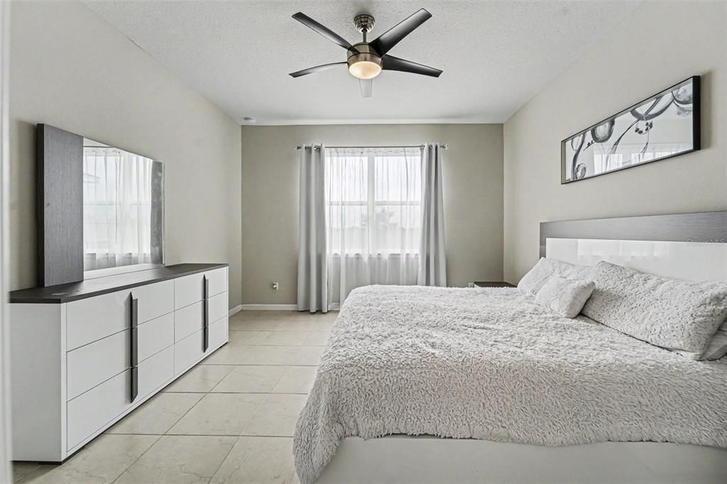 En Venta: $432,000 (3 camas, 2 baños, 1701 Pies cuadrados)