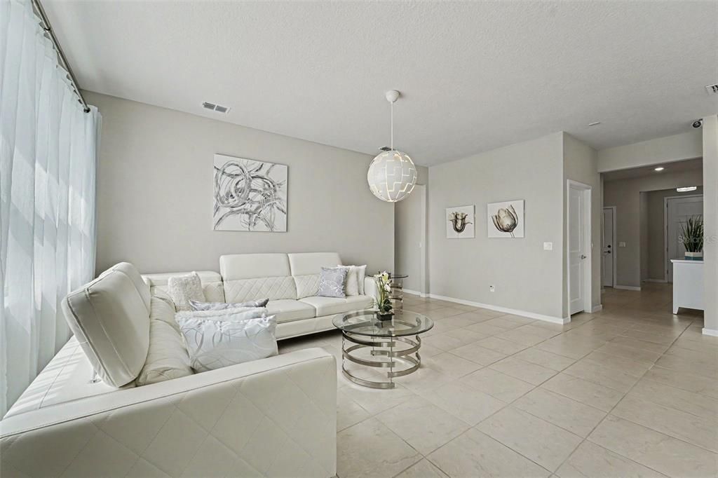 En Venta: $432,000 (3 camas, 2 baños, 1701 Pies cuadrados)