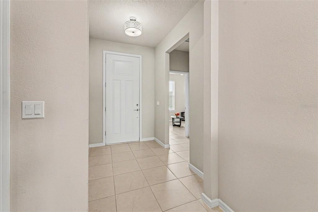 En Venta: $432,000 (3 camas, 2 baños, 1701 Pies cuadrados)