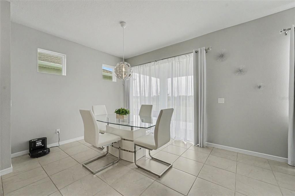 En Venta: $432,000 (3 camas, 2 baños, 1701 Pies cuadrados)