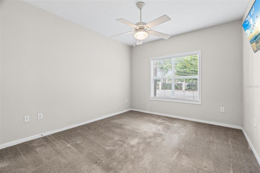 For Sale: $149,900 (2 beds, 1 baths, 1008 Square Feet)