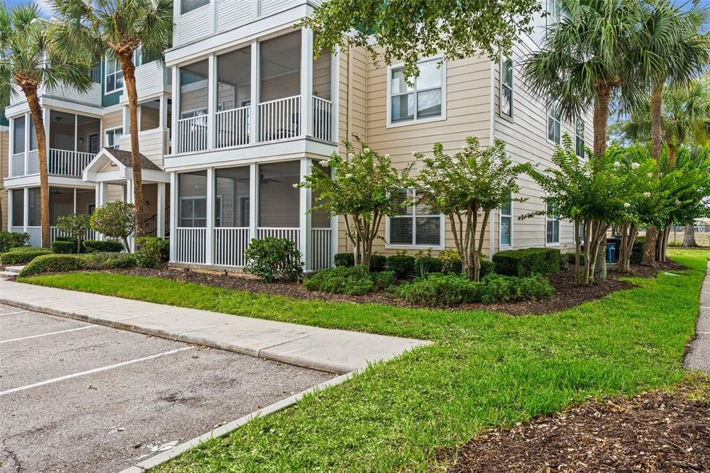 For Sale: $149,900 (2 beds, 1 baths, 1008 Square Feet)