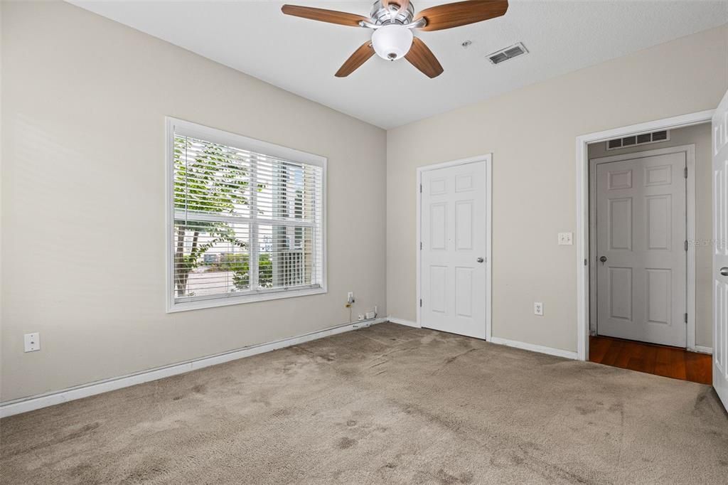 For Sale: $149,900 (2 beds, 1 baths, 1008 Square Feet)