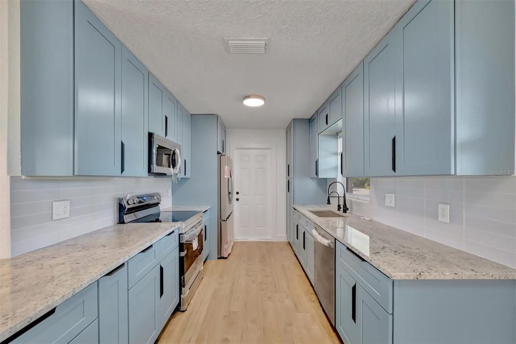 На продажу: $429,900 (3 спален, 2 ванн, 1448 Квадратных фут)