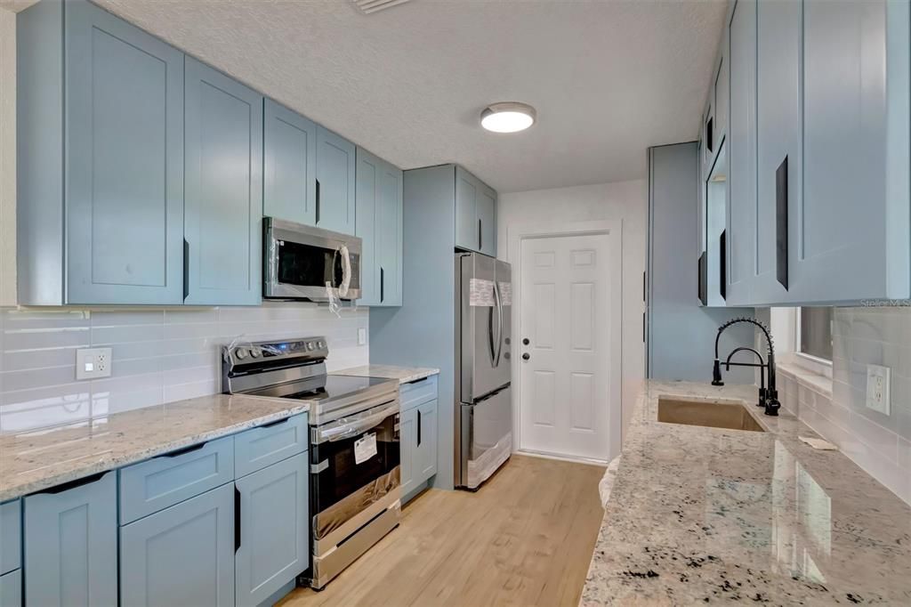 На продажу: $429,900 (3 спален, 2 ванн, 1448 Квадратных фут)