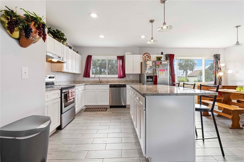 For Sale: $200,000 (3 beds, 2 baths, 1176 Square Feet)