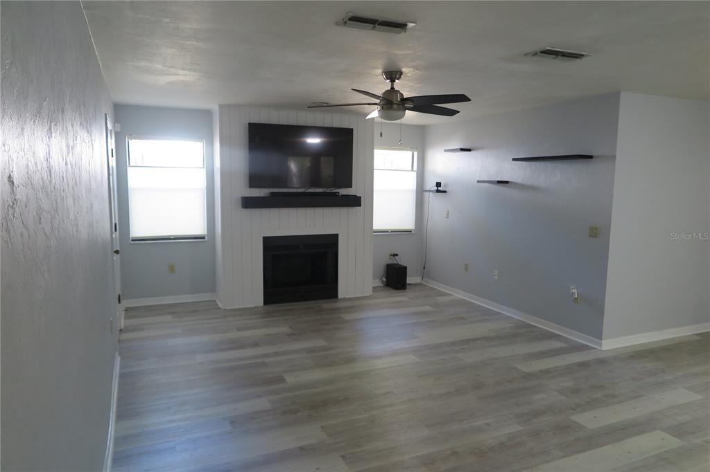 For Sale: $429,900 (4 beds, 2 baths, 2137 Square Feet)