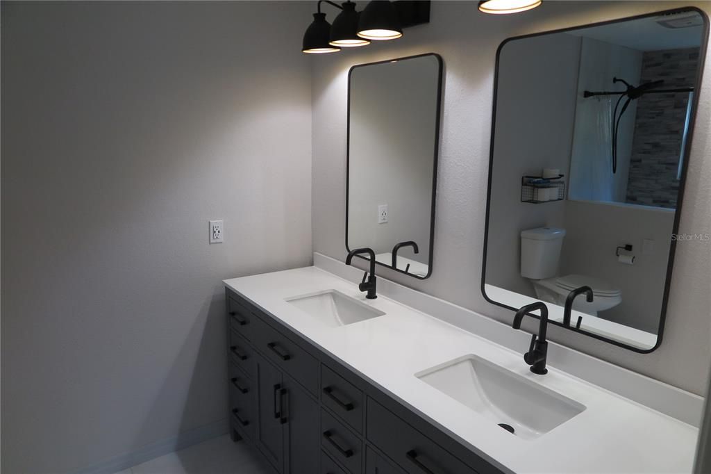 For Sale: $429,900 (4 beds, 2 baths, 2137 Square Feet)