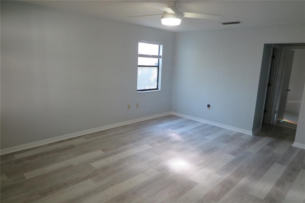 For Sale: $429,900 (4 beds, 2 baths, 2137 Square Feet)