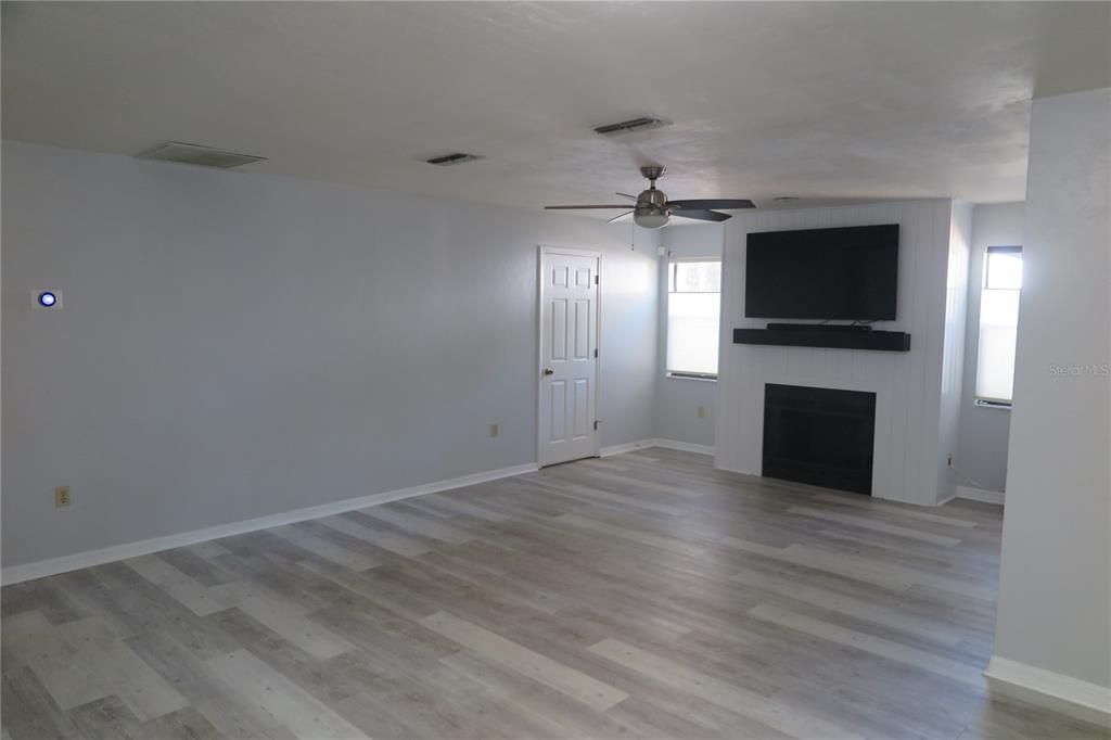 For Sale: $429,900 (4 beds, 2 baths, 2137 Square Feet)
