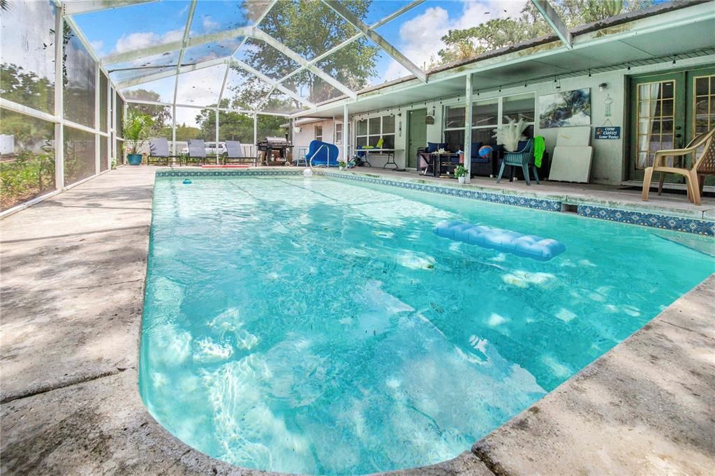 En Venta: $449,000 (4 camas, 2 baños, 2363 Pies cuadrados)