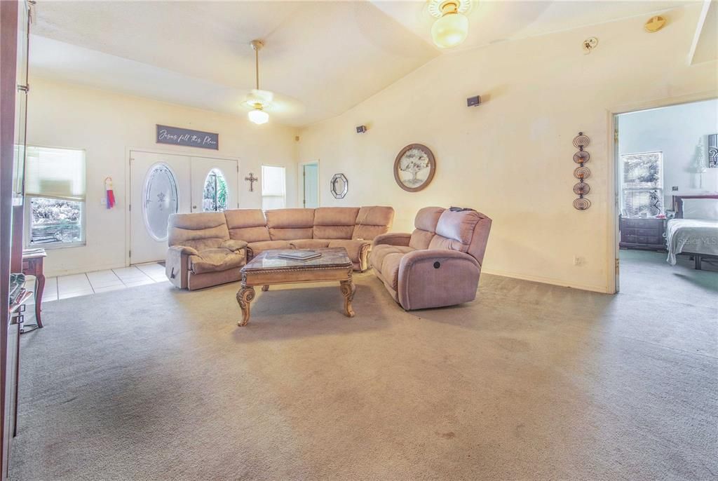 En Venta: $449,000 (4 camas, 2 baños, 2363 Pies cuadrados)