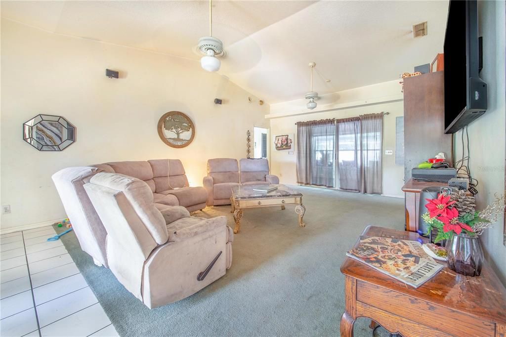 En Venta: $449,000 (4 camas, 2 baños, 2363 Pies cuadrados)