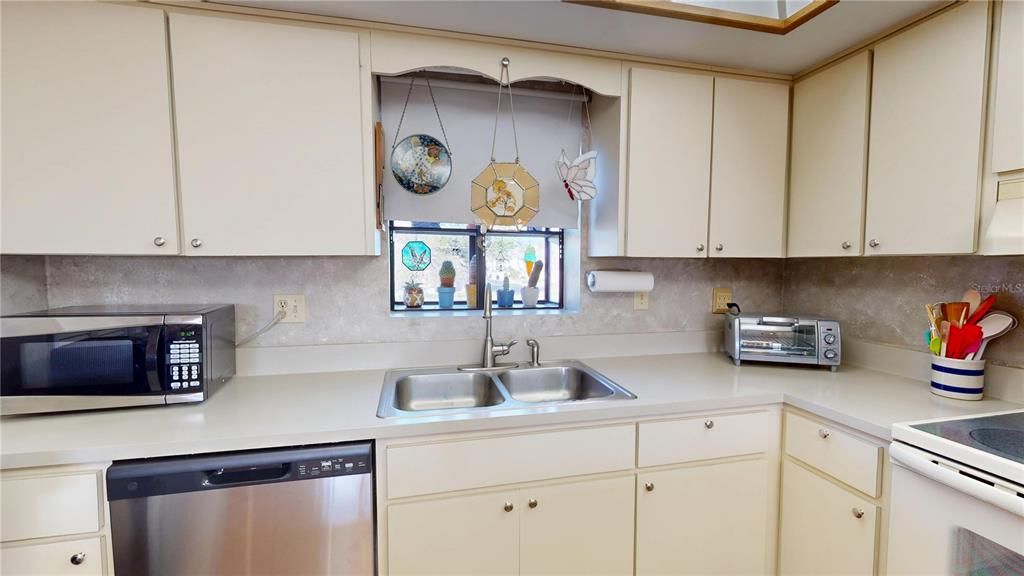 For Sale: $449,900 (3 beds, 2 baths, 1820 Square Feet)