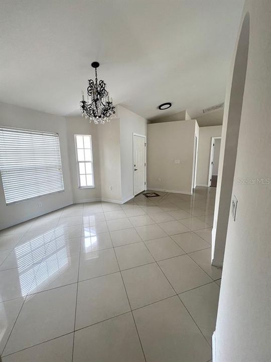 For Rent: $1,999 (3 beds, 2 baths, 1407 Square Feet)