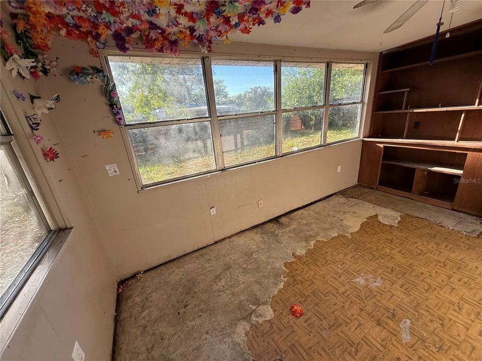 For Sale: $319,000 (3 beds, 1 baths, 1136 Square Feet)