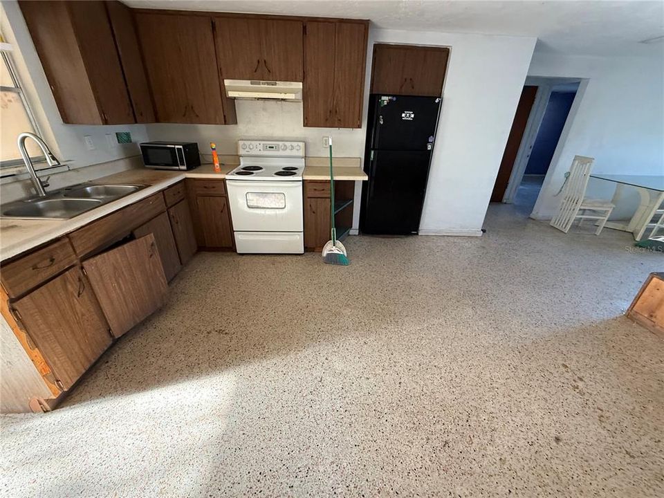 For Sale: $319,000 (3 beds, 1 baths, 1136 Square Feet)