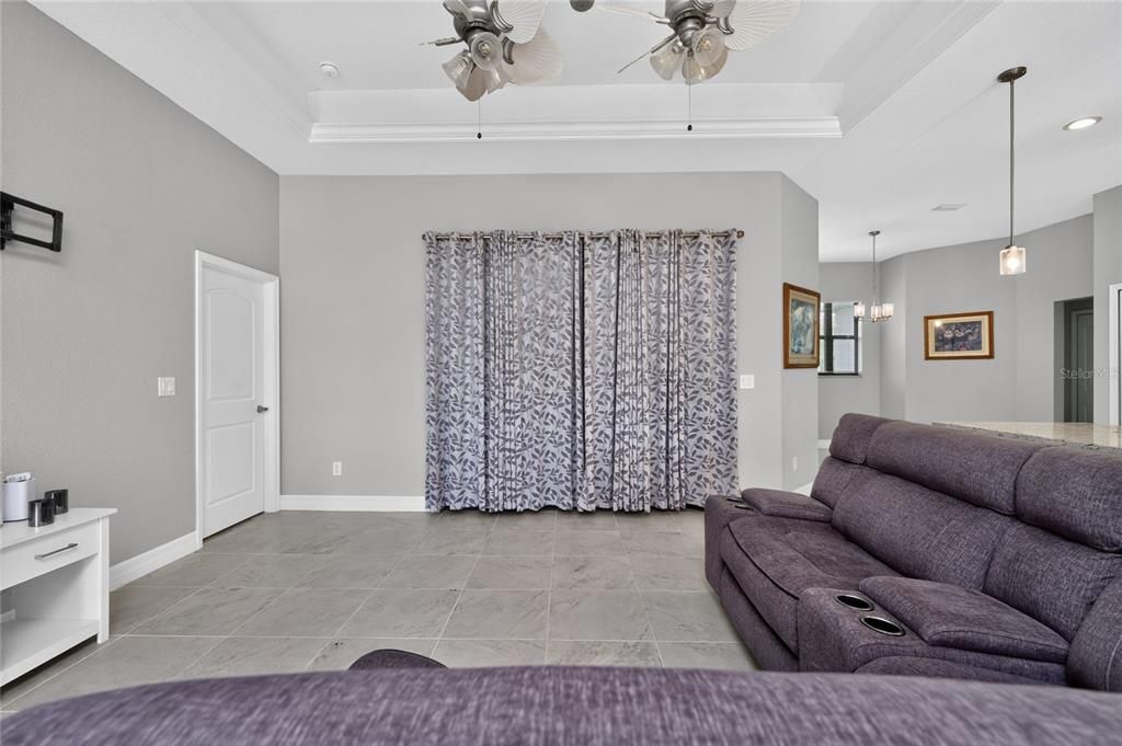 En Venta: $430,000 (3 camas, 2 baños, 1901 Pies cuadrados)