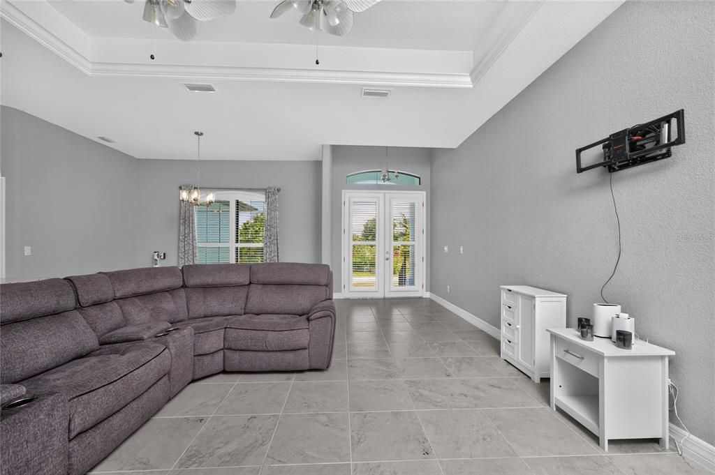 En Venta: $430,000 (3 camas, 2 baños, 1901 Pies cuadrados)