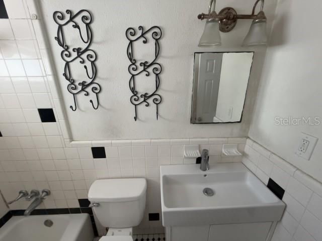 For Sale: $618,000 (6 beds, 0 baths, 2064 Square Feet)