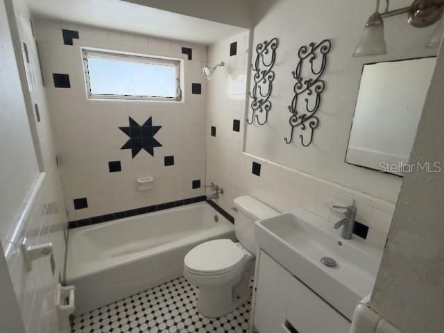 For Sale: $618,000 (6 beds, 0 baths, 2064 Square Feet)