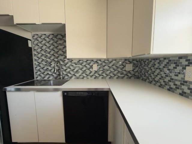 For Sale: $618,000 (6 beds, 0 baths, 2064 Square Feet)