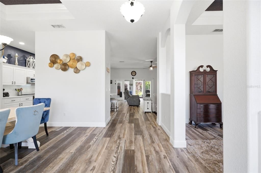 En Venta: $619,900 (5 camas, 3 baños, 3200 Pies cuadrados)