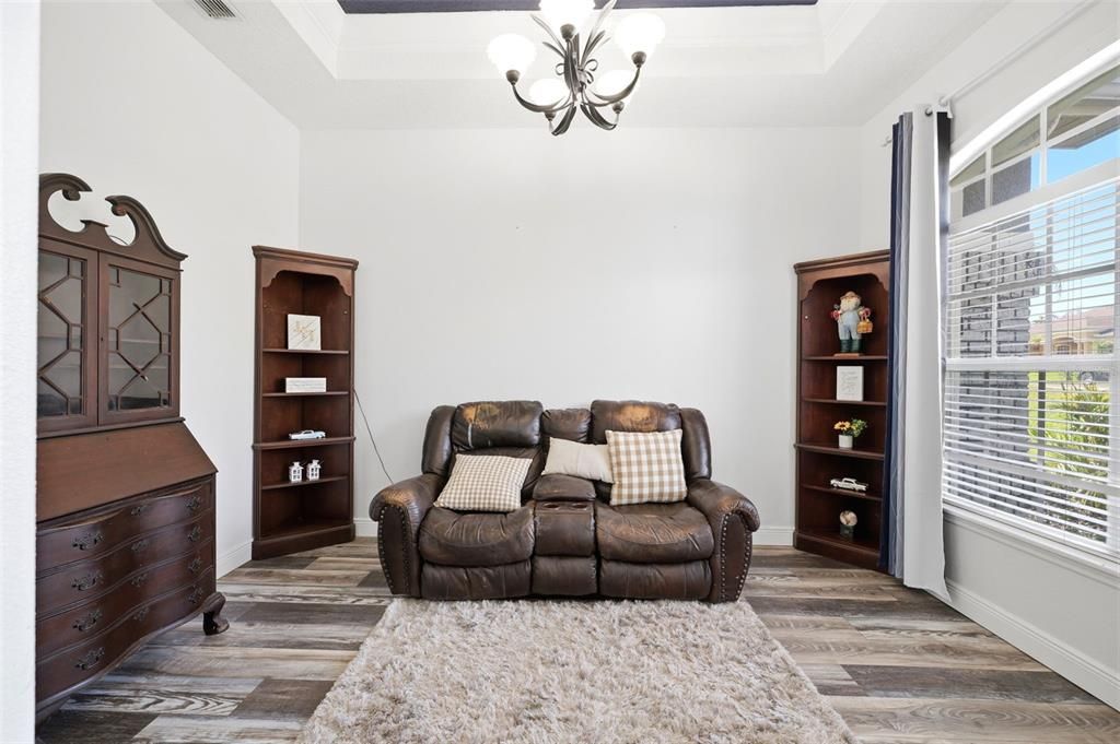 En Venta: $619,900 (5 camas, 3 baños, 3200 Pies cuadrados)
