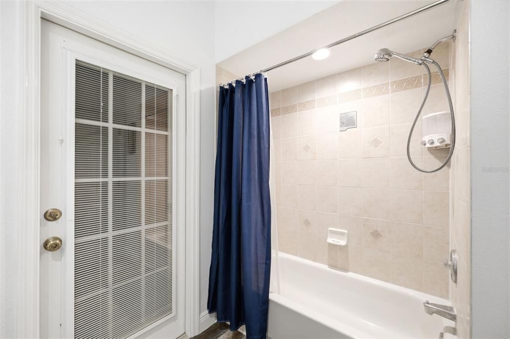 En Venta: $619,900 (5 camas, 3 baños, 3200 Pies cuadrados)