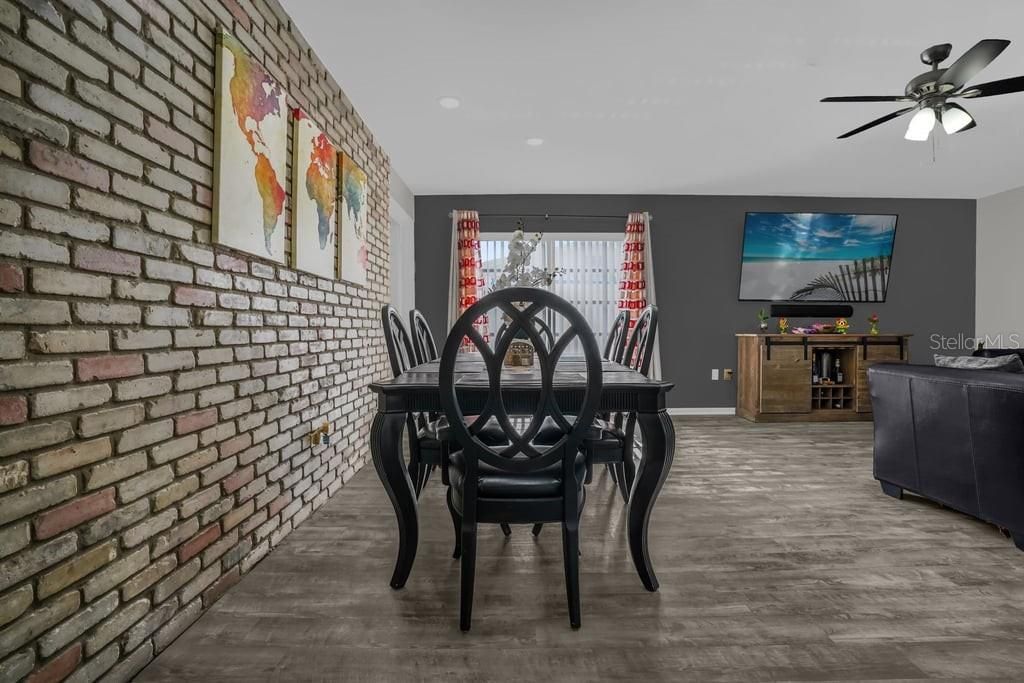 For Sale: $339,000 (4 beds, 2 baths, 1473 Square Feet)