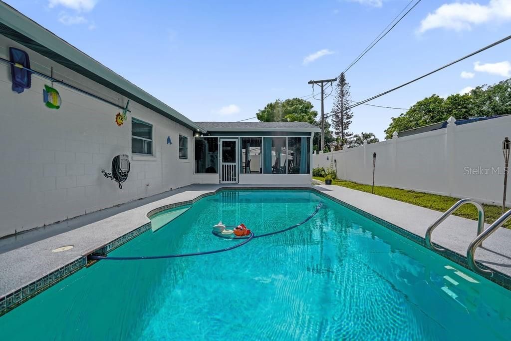 For Sale: $339,000 (4 beds, 2 baths, 1473 Square Feet)