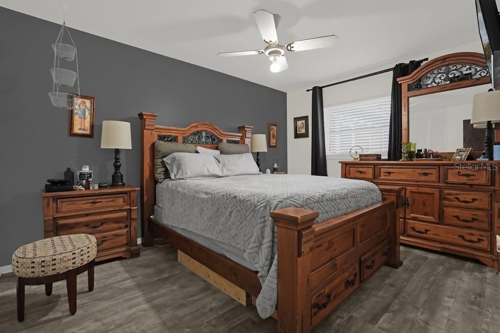For Sale: $339,000 (4 beds, 2 baths, 1473 Square Feet)