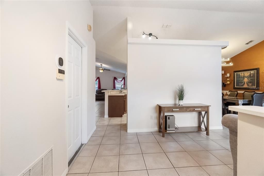 En Venta: $374,000 (3 camas, 2 baños, 1556 Pies cuadrados)