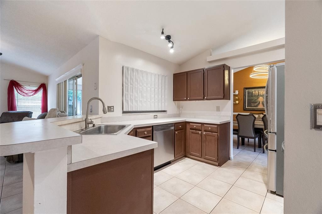 En Venta: $374,000 (3 camas, 2 baños, 1556 Pies cuadrados)