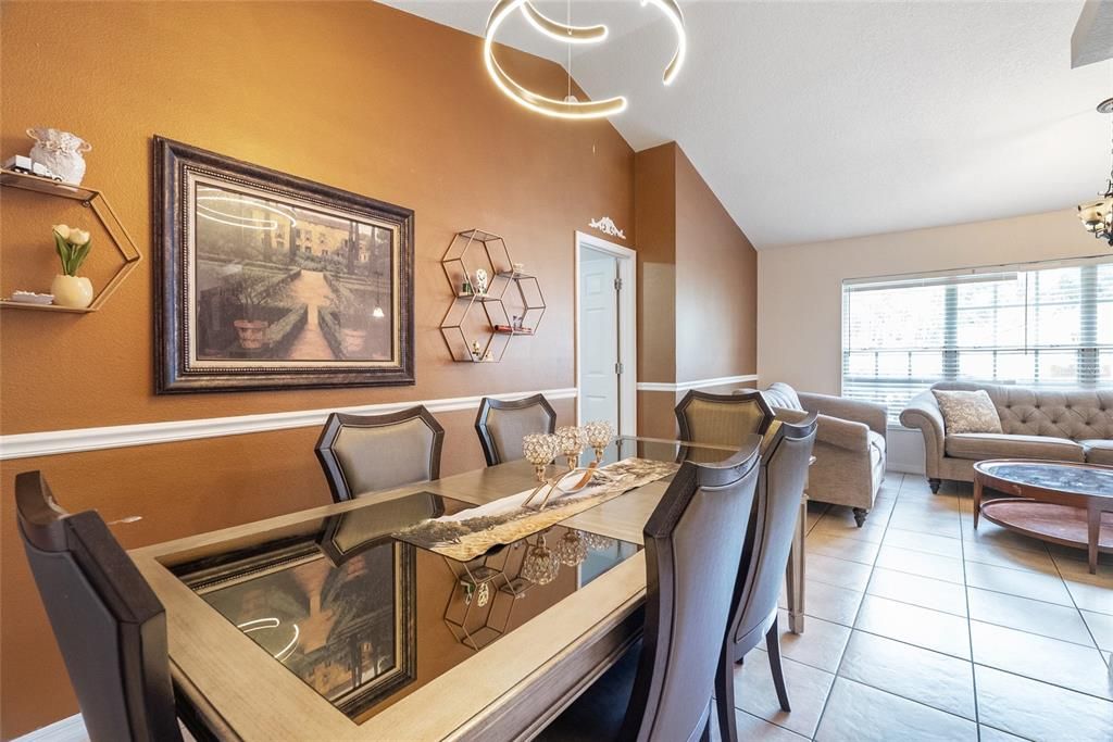 En Venta: $374,000 (3 camas, 2 baños, 1556 Pies cuadrados)