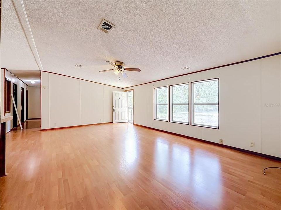 En Venta: $299,700 (4 camas, 2 baños, 1620 Pies cuadrados)