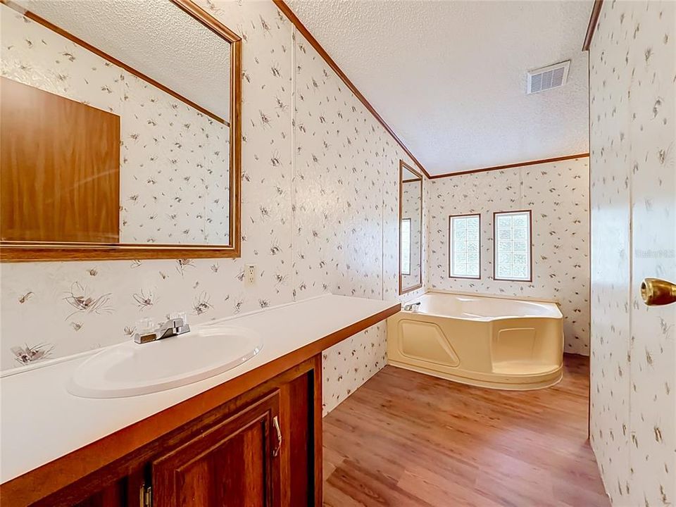 En Venta: $299,700 (4 camas, 2 baños, 1620 Pies cuadrados)